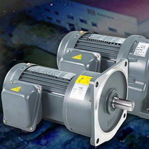 地鐵圍擋和其他隔離和防護(hù)建筑材料在易損性和維護(hù)成本方面有何區(qū)別？（地鐵圍擋與其他建筑材料的易損性與維護(hù)成本分析）