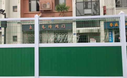 簡易圍擋如何考慮無障礙通行需求？