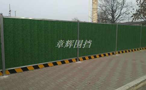 簡易圍擋在城市橋梁施工中的顏色應該如何配置？（城市橋梁施工中簡易圍擋的顏色選擇要求）