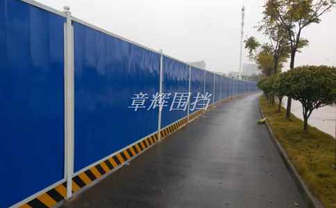 簡易圍擋在馬拉松等體育比賽中的應(yīng)用有哪些特點？（簡易圍擋在體育賽事中的使用場景）