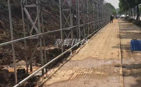 簡(jiǎn)易圍擋在城市綠化和景觀美化中的作用如何發(fā)揮？（簡(jiǎn)易圍擋在城市綠化中的應(yīng)用實(shí)踐）