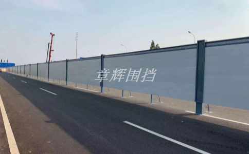 簡易圍擋在城市商業(yè)廣場或公共場所中的使用壽命如何延長？（城市商業(yè)廣場或公共場所中簡易圍擋的防紫外線和抗老化要求）