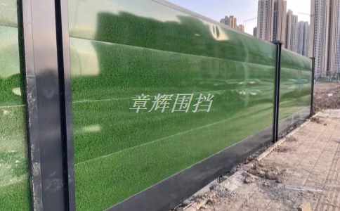 如何通過簡(jiǎn)易圍擋來避免家禽出現(xiàn)感染性疾??？（家禽養(yǎng)殖中簡(jiǎn)易圍擋的衛(wèi)生隔離方法）