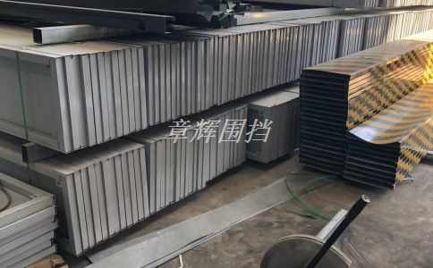 簡(jiǎn)易圍擋在高層建筑外墻維修中的應(yīng)用技巧有哪些？（高層建筑維修中簡(jiǎn)易圍擋的選型和搭建要求）